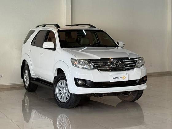 TOYOTA HILUX 2.7 SR 4X2 CD 16V FLEX 4P AUTOMÁTICO TOYOTA HILUX 2.7 SR 4X2 CD 16V FLEX 4P AUTOMÁTICO